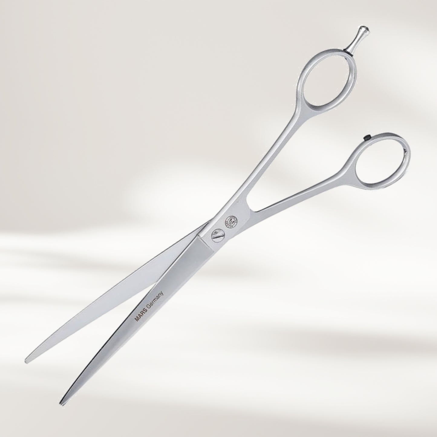 Gebogene Schere mit Mikrozahnung